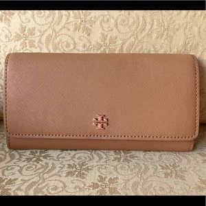 Tory Burch Emerson Envelope Continental Wallet- Used, in very good condition.